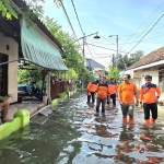 BPBD Jatim terus berupaya menanggulangi banjir di Waru Sidoarjo yang diakibatkan hujan intensitas tinggi dua hari terakhir