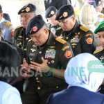 Panglima TNI Jendral Gatot Nurmantyo saat ziarah ke makam Bung Karno. foto: AKINA/ BANGSAONLINE