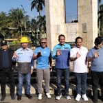 Wali Kota Malang Wahyu Hidayat (enam dari kiri) bersama Menteri Lingkungan Hidup (tujuh dari kiri) usai kegiatan Apel. (Ist)