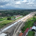 Proses pembangunan salah satu ruas jalan tol. Foto: Kementerian PU
