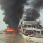 Kondisi KM Sinar Timur saat terbakar.