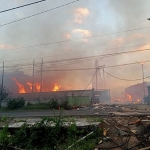 Pabrik Kayu CV Graha Papan Lestari di Jalan Prof. Hamka Kota Probolinggo ludes terbakar. (foto: ist)