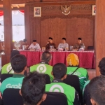 Wali Kota Pasuruan, Adi Wibowo saat memberikan sambutan di pertemuan dengan para driver ojol