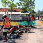 Pembangunan akses menuju Pantai Bahak yang dibangun DPUPR Kabupaten Probolinggo. Foto: ANDI SIRAJUDIN/BANGSAONLINE
