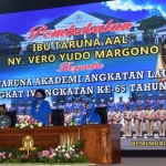 Ketua Daerah Jalasenastri Armada II (DJA II) Ny. Yayuk Heru Kusmanto menghadiri acara pembekalan Ibu Taruna kepada para Taruna AAL.