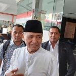 Calon Anggota Dewan Pimpinan Daerah (DPD) Agus Rahardjo mengungkap kenaikan perolehan suara diduga tidak wajar di Dapil Jawa Timur, Rabu (13/3/2024). Foto: Kompas.com