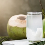 Simak 5 Manfaat Minum Air Kelapa Sebelum Tidur. Foto: Ist