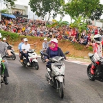 Gubernur Jawa Timur terpilih, Khofifah Indar Parawansa, saat meninjau progres pembangunan Sirkuit Balap Parang di Magetan.