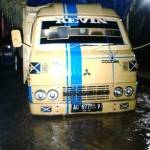 Kondisi jalan yang macet di Nganjuk akibat banjir.