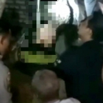 Proses evakuasi kakek berusia sekitar 100 tahun yang ditemukan tewas di area makam (dok. Ist)