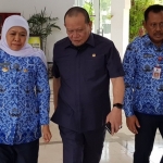 LaNyalla disambut Khofifah di ruang kerja Gubernur Jatim di Surabaya, Senin (17/2).