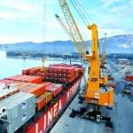 HMC (harbour mobile crane) diperlukan untuk melayani kegiatan bongkar muat.