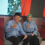 Subandi dan Mimik Idayana saat masih cabup dan cawabup. Sangat kompak dan akur. Kini mereka konflik terbuka. Foto: radar sidoarjo 