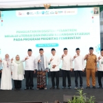 Wakil Wali Kota Kediri Qowimuddin (nomor 3 dari kanan) bersama Ketua Umum PBNU, KH.Yahya Cholil Staquf dan tamu undangan. (Ist). 
