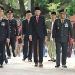 Wakil Bupati Trenggalek, Syah Natanegara, saat menghadiri peringatan Hari Bhayangkara ke-79 di pelataran Pendopo Trenggalek. (Ist)