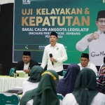Ketua DPC PKB Jombang, Hadi Atmaji, saat memberi penjelasan.