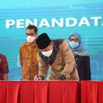 Wali Kota Surabaya Eri Cahyadi melakukan Penandatanganan Nota Kesepakatan Bersama (MoU), antara Pemkot Surabaya dengan 38 rumah sakit (RS), 80 bidan maupun klinik di Kota Pahlawan.