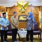 Gubernur Khofifah saat menerima audiensi PT Grab Indonesia di Gedung Negara Grahadi, Surabaya.