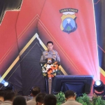 Kabid Humas Polda Jatim saat memberi sambutan.