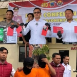 Konferensi pers terkait ungkap kasus curanmor di Mapolres Mojokerto Kota.