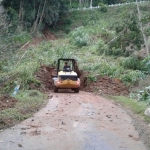 Akses jalan menuju Nawangan yang tertimbun longsor, masih belum bisa dilewati. Foto: IST