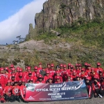 Peserta pelatihan di Sekolah Vertical Rescue Indonesia dengan latar belakang Gunung Sumbing di kawasan Gunung Kelud. Foto: Ist.