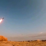 Rudal Iran meluncur membalas serangan Amerika Serikat dan Israel. (Foto: Press TV/minanews.net)