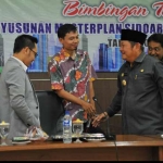 SUSUN MASTERPLAN: Bupati H Saiful Ilah buka bimtek penyusunan masterplan Sidoarjo Smart City, di Aula Delta Karya Kantor Pemkab, Selasa (18/7). foto: dinas kominfo