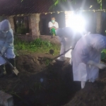 Proses pemakaman jenazah Kepala Kemenag Kota Blitar dilakukan sesuai protap penanganan Covid-19.