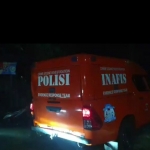 Mobil Tim Inafis saat olah TKP Pembacokan di jalan persawahan Dusun Sekarputih, Desa Sonobekel, Kamis (11/6/2026) malam.