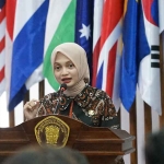 Wali Kota Kediri saat menjadi pemateri di Forum Talkvo 2025 Fakultas Hukum UB. Foto: Ist