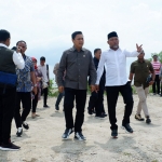 H. Syafiuddin (baju putih) bersama rombongan Komisi V DPR RI saat meninjau lokasi Pelabuhan Bulupandan Desa Ko