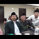 Ketua Pergunu Jatim Sururi (dua dari kiri) bersama koleganya. foto: SYUHUD A/BANGSAONLINE
