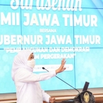 Gubernur Jawa Timur, Khofifah Indar Parawansa, saat menghadiri Sarasehan Pergerakan di Pendopo Banyuwangi. 
