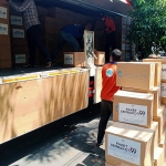 Bantuan 1.500 paket sembako dari Gilang Widya Pramana, owner Juragan 99, saat tiba di kantor Bappeda Kota Probolinggo. 