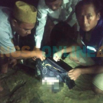 Penemuan mayat bayi di bibir Pantai Camplong oleh warga Desa Taddan Sampang. Foto: Ist