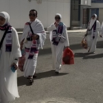 Kedatangan jemaah haji Surabaya kloter 100 di jalur Fast Track Bandara Jeddah. Foto: MCH 2026.