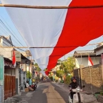 Bendera Merah Putih sepanjang 480 meter di Kediri.