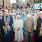 Khofifah bersama 4 ulama dari Mesir saat menghadiri Haul Ke-30 Pendiri Yayasan Taman Pendidikan dan Sosial NU Khadijah, KH Abdul Wahab Turcham.