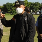 Wali Kota Surabaya Eri Cahyadi bersama jajarannya sedang meninjau Lapangan Kalibokor.