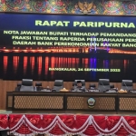 Lukman Hakim, Bupati Bangkalan saat menyampaikan nota jawaban dalam rapat paripurna DPRD Bangkalan