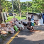 Kondisi pikap yang dikemudikan oleh Muhammad Ivandri (30), warga Sidoarjo pascaterguling di Jalan Raya Desa Morkepek, Kecamatan Labang, Bangkalan.