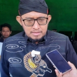 Bupati Sumenep, Ahmad Fauzi Wongsojudo saat memberi keterangan ke awak media