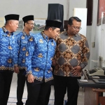 Plt Wali Kota Pasuruan saat hadir dalam pameran arsip foto dan artefak P3GI atau Pusat Penelitian Perkebunan Gula Indonesia.