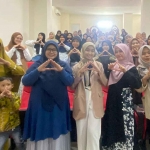 Para peserta pelatihan yang digelar PDNA Surabaya saat foto bersama usai acara.