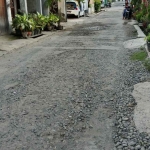Kondisi jalan rusak saat ini penghubung antar Kecamatan Berbek ke Kecamatan Ngetos.