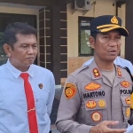 Kapolres Sampang AKBP Hartono saat memberikan keterangan terkait kasus pembunuhan di Banyuates (dok. Ist)