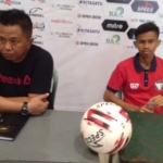 Pelatih Madura FC Agus Yuwono saat menghadiri konferensi pers setelah pertandingan.