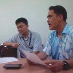 Pimpinan PT Damai Putra Group Johanes Sukiman (kanan) saat memberikan keterangan persnya.