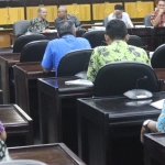 Pembahasan Raperda inisiatif DPRD dan Pemkab. foto: SUWANDI/ BANGSAONLINE